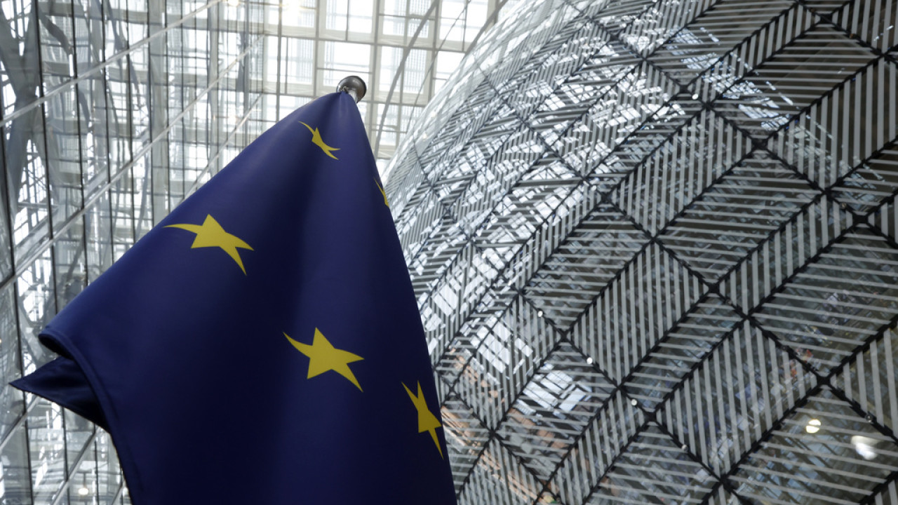Συμφωνία απαγόρευσης υπηρεσιών δημιουργίας ψεύτικων σεξουαλικών εικόνων ΑΙ