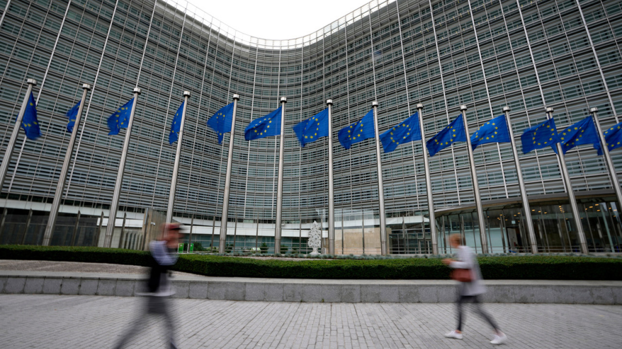 ΕΕ: Εξετάζει φόρο επί των έκτακτων κερδών των ενεργειακών εταιρειών