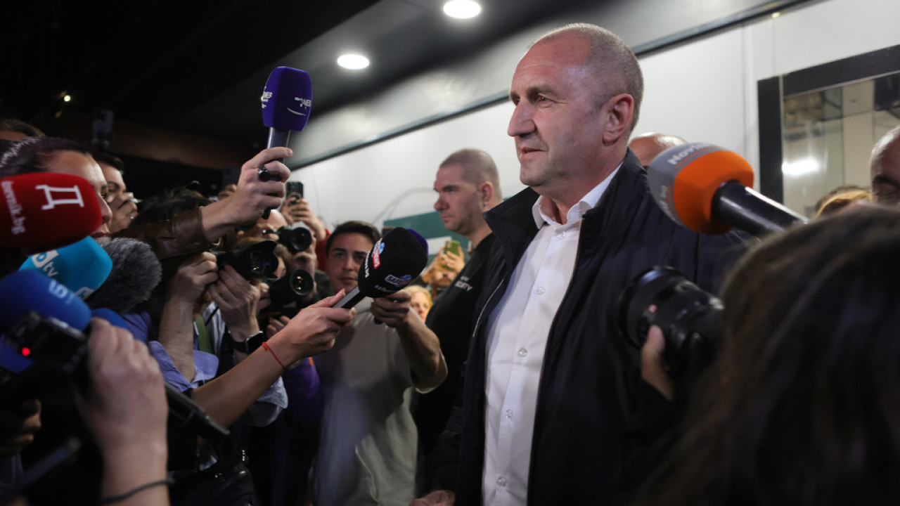 Βουλγαρία: Ο Ρούμεν Ράντεφ έλαβε την εντολή σχηματισμού κυβέρνησης
