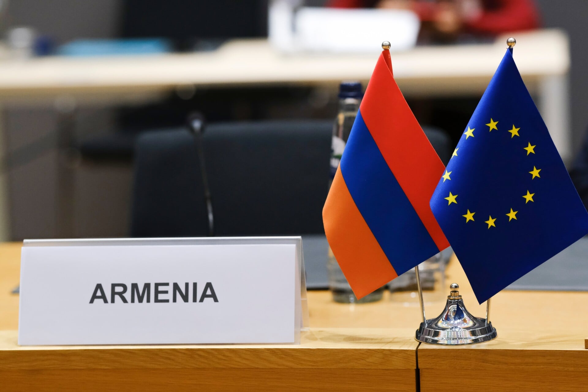 Η Ρωσία ζητά από την Αρμενία να διεξάγει άμεσα δημοψήφισμα για την ένταξη της στην ΕΕ