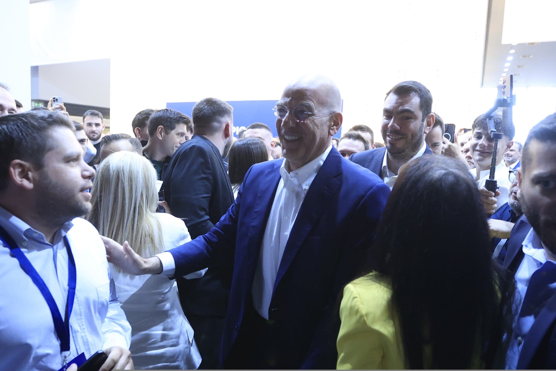 Τα συνθήματα και οι...διακοπές ομιλιών