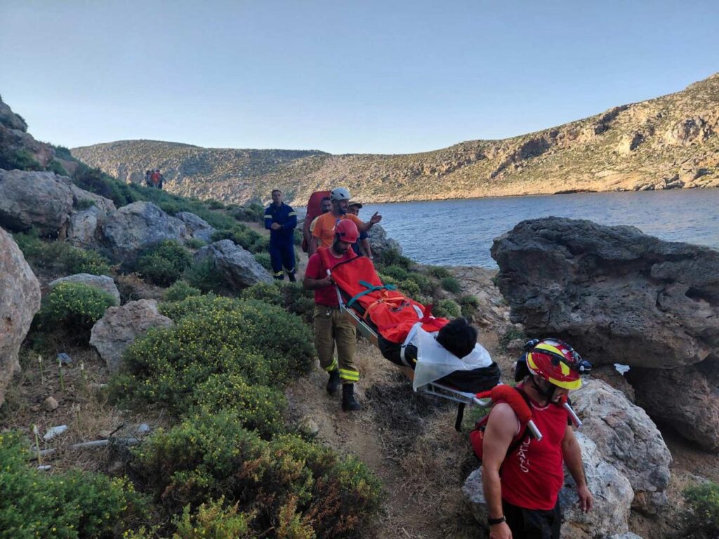 Επιτυχημένος απεγκλωβισμός τουρίστα από δύσβατη περιοχή της Καλύμνου