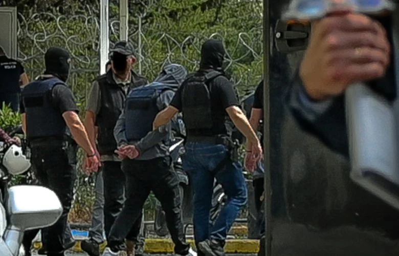 Δίωξη για εννέα κακουργήματα και έξι πλημμελήματα στους συλληφθέντες για τη δολοφονία του «θαμνάκια» στο Χαλάνδρι – News.gr