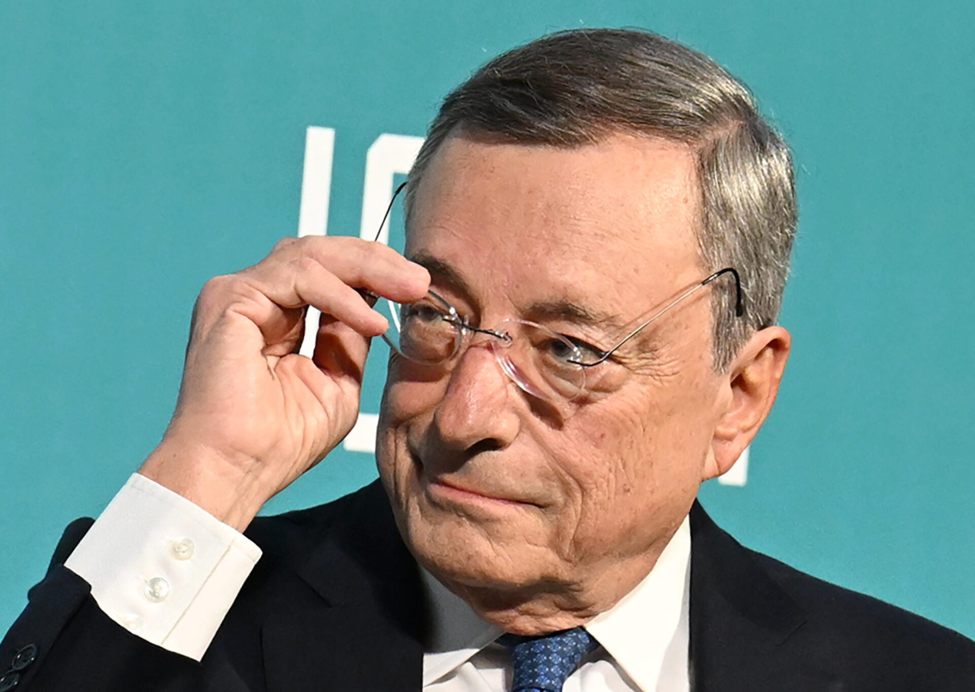 Στο «αυτί» του Πούτιν με Μέρκελ ή Ντράγκι η Ευρώπη