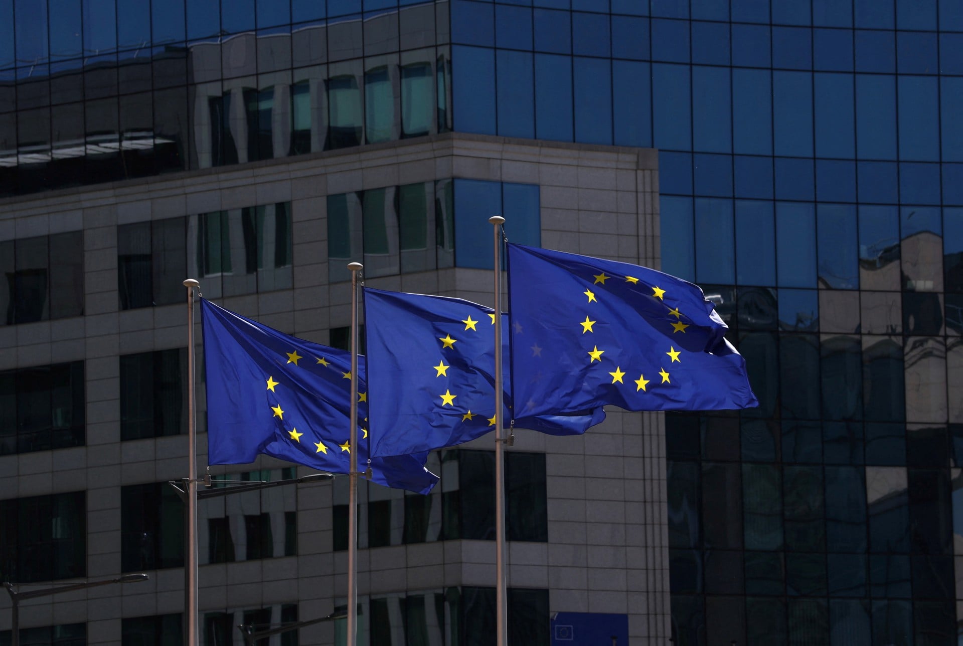 Το 51% των Ευρωπαίων εμπιστεύεται την ΕΕ έναντι 36% στην Ελλάδα