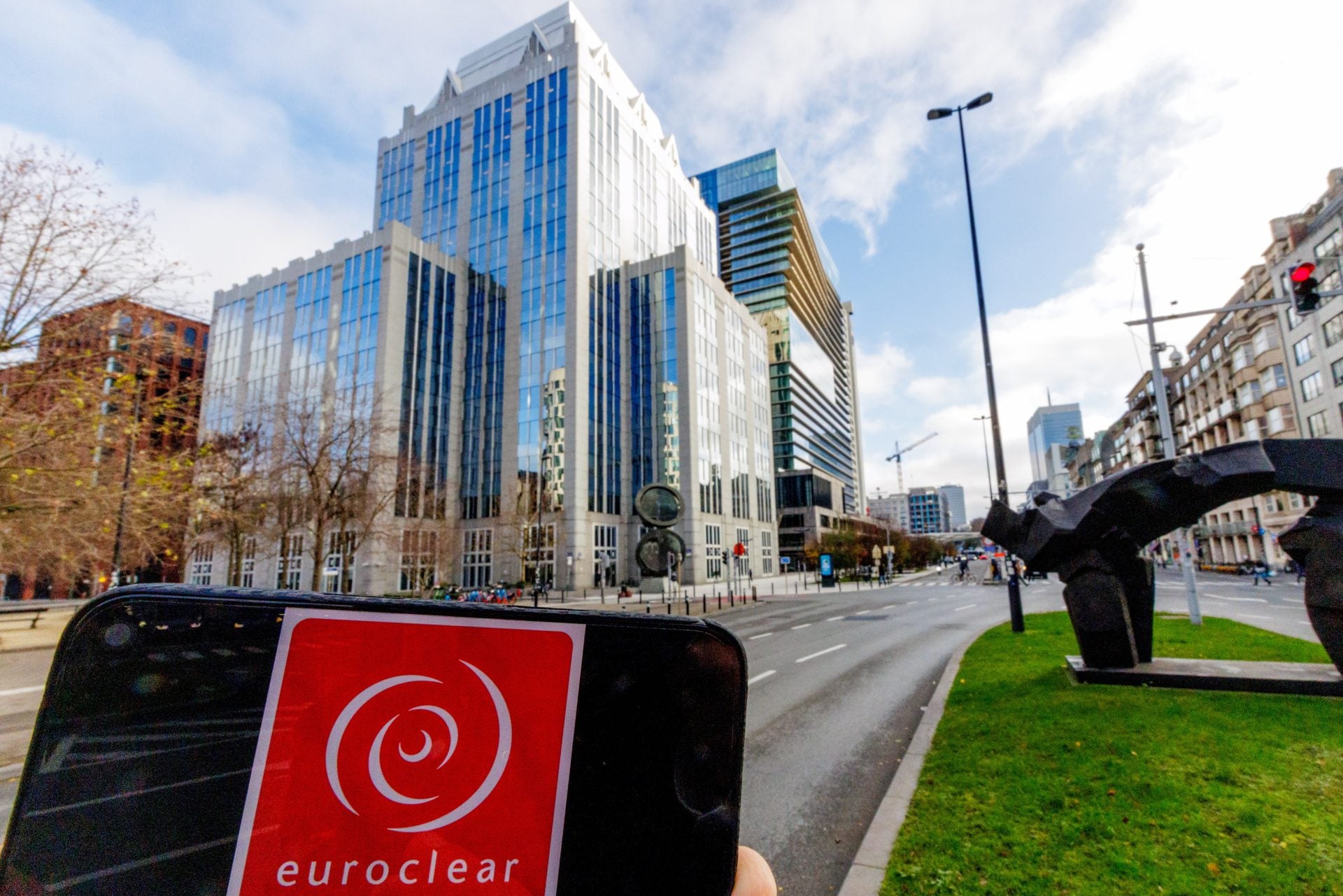 Ρωσικό δικαστήριο ζητά από την Euroclear να πληρώσει 250 δισεκ. δολάρια για τα παγωμένα περιουσιακά στοιχεία της Μόσχας