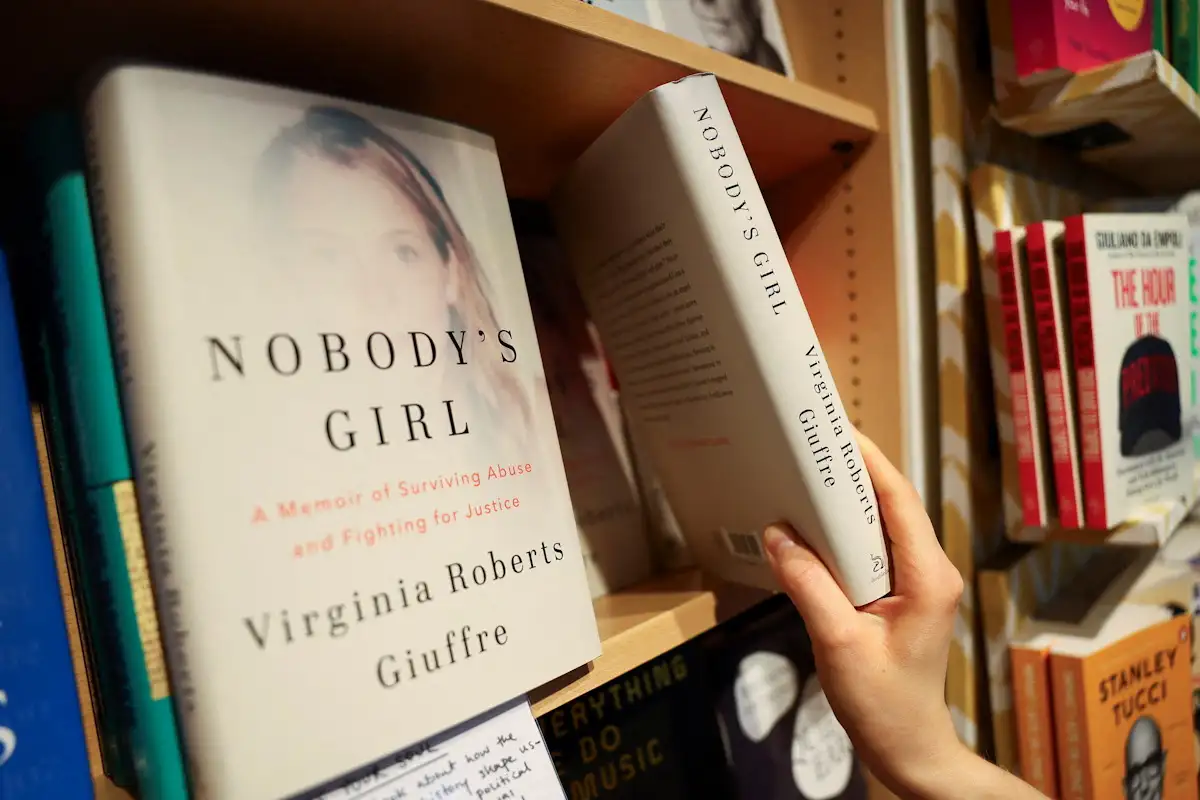 Το «Nobody’s Girl» της Βιρτζίνια Τζιούφρε κέρδισε το κορυφαίο βραβείο στα British Book Awards