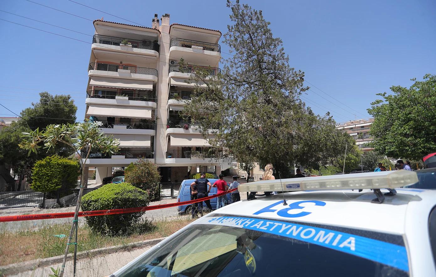 Πέθανε και η άλλη 17χρονη που έπεσε με τη φίλη της από ταράτσα – News.gr
