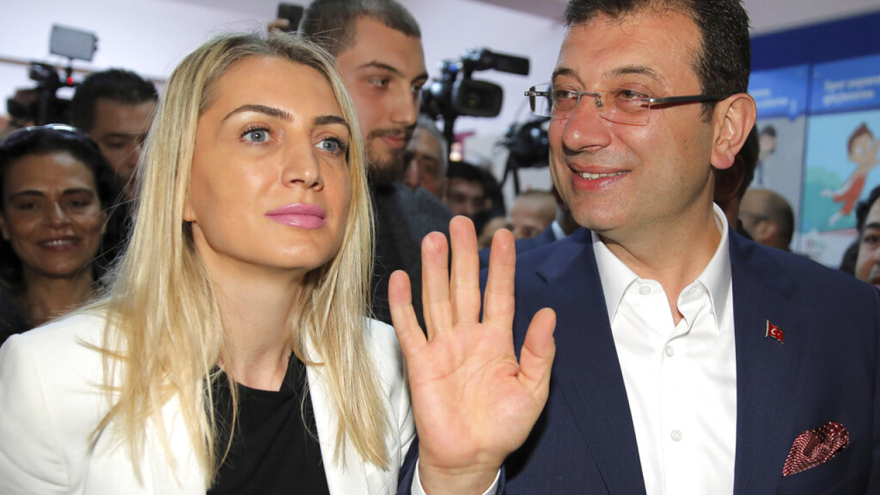 Τουρκία: «Ο λαός ζητά αλλαγή», δηλώνει η σύζυγος του Εκρέμ Ιμάμογλου