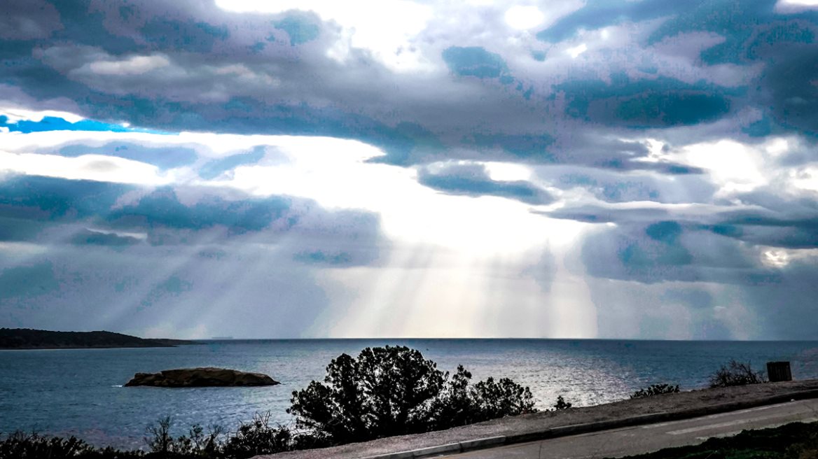Νεφώσεις και τοπικοί όμβροι σταδιακά, αμετάβλητη θερμοκρασία