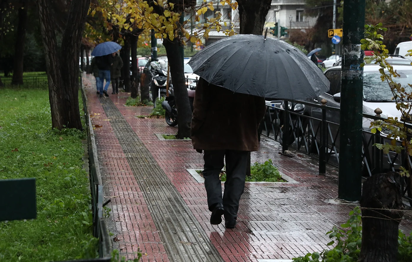 Πρωτομαγιά με βροχές, καταιγίδες και πτώση της θερμοκρασίας – News.gr