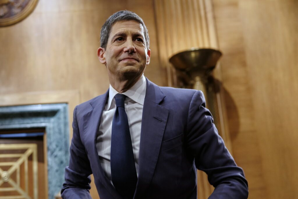 Ενέκρινε τον Κέβιν Γουόρς για πρόεδρο Fed η Γερουσία των ΗΠΑ