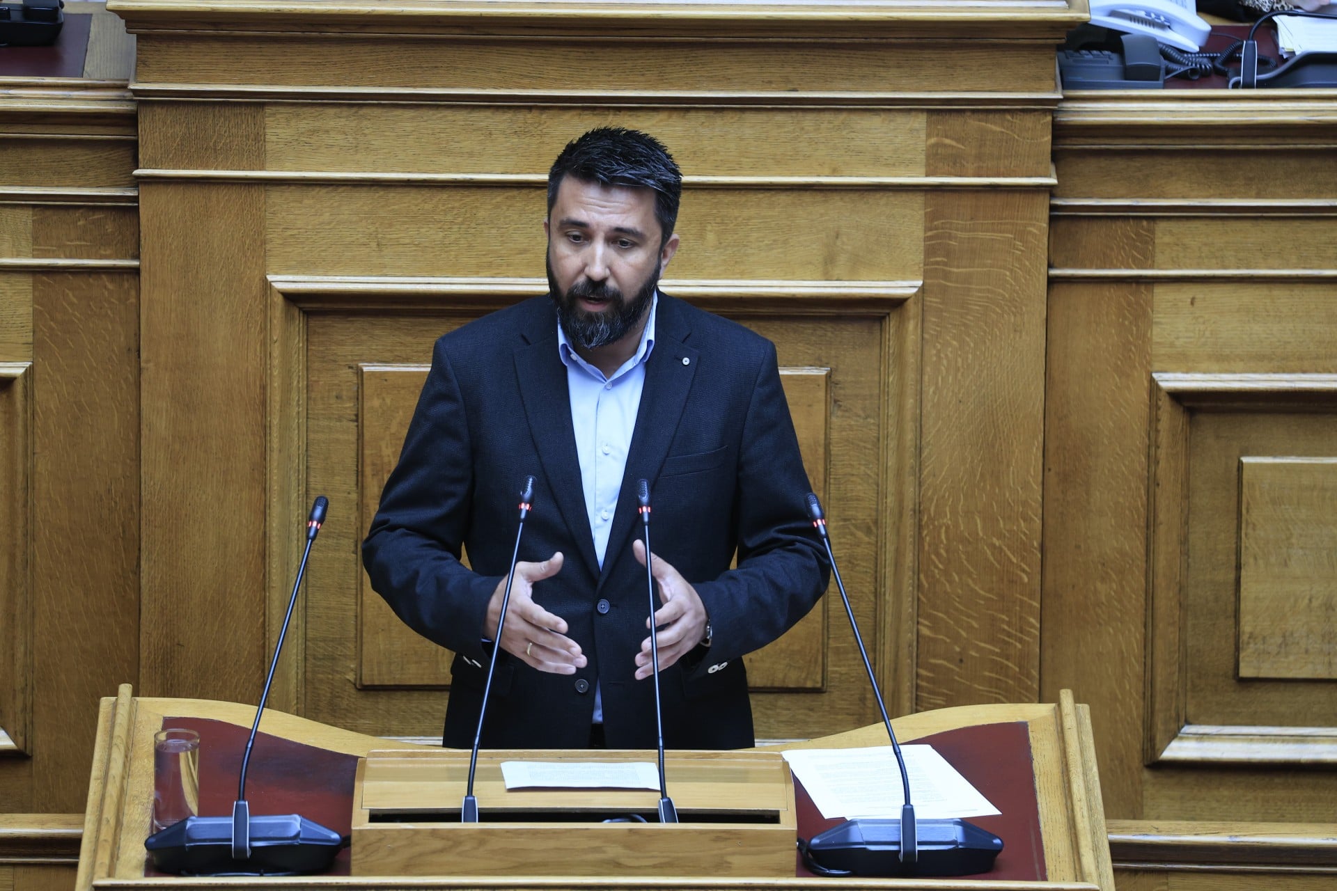 Κύκλοι της Νέας Αριστεράς για την αποχώρηση Οζγκιούρ: «Όλοι κρίνονται από τις επιλογές τους»