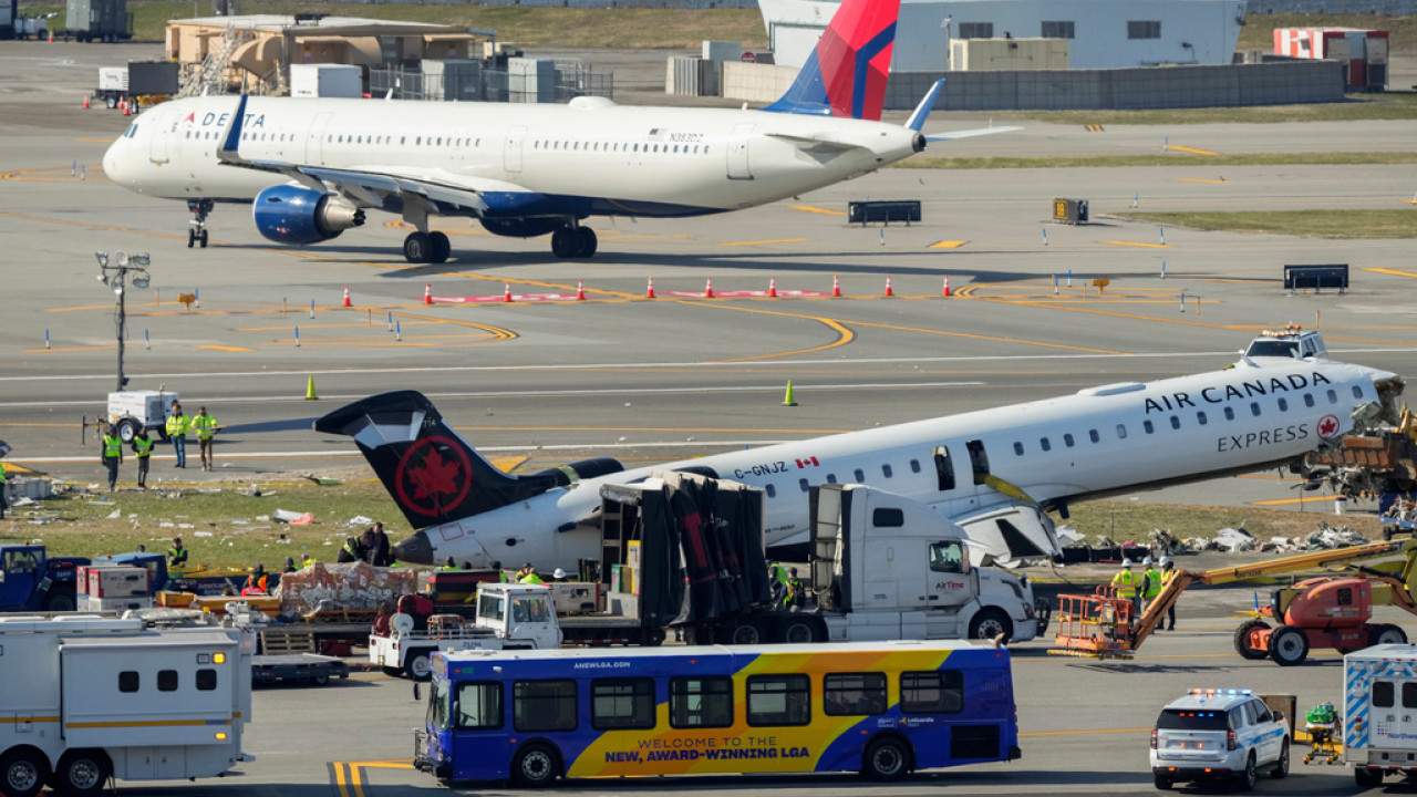ΗΠΑ: Καθίζηση στην πίστα του αεροδρομίου LaGuardia της Νέας Υόρκης