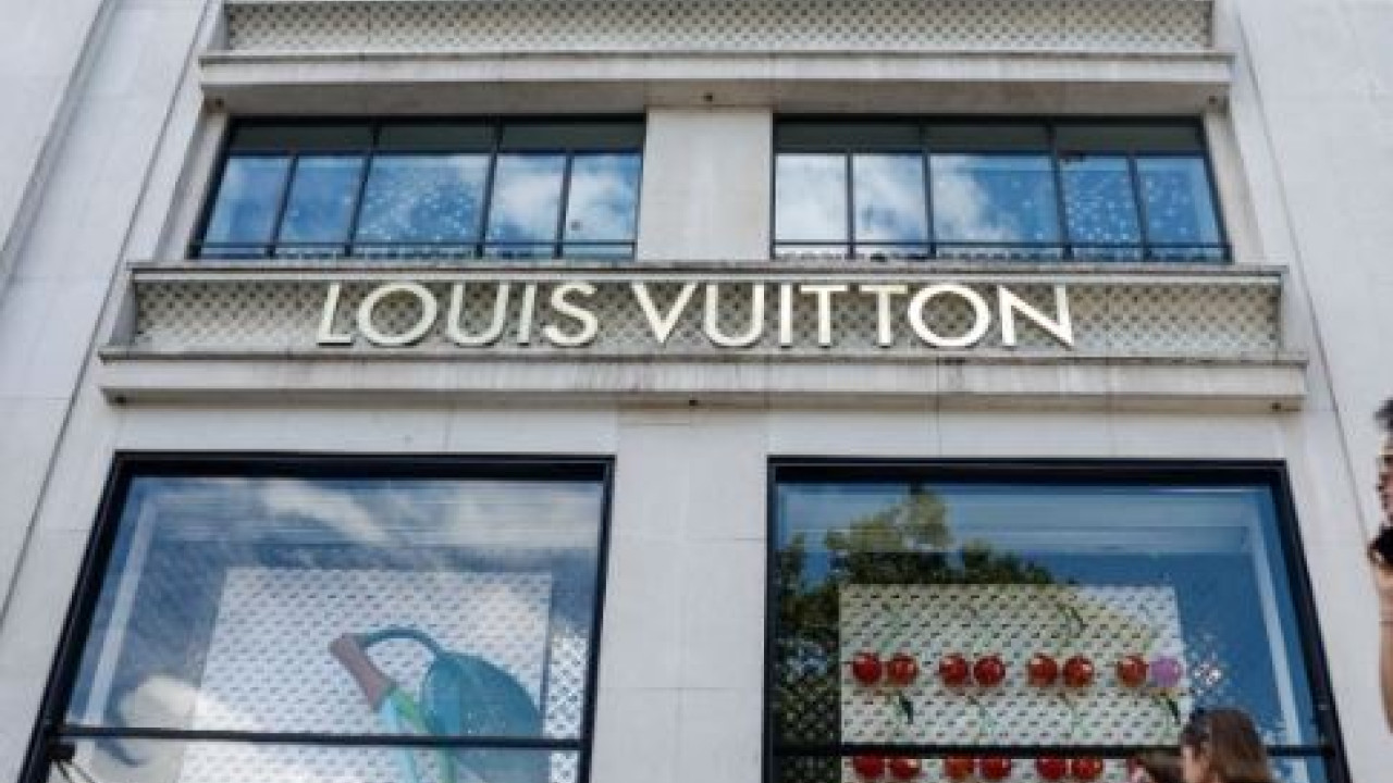 Louis Vuitton: Η κόκκινη σοκολατένια Egg Bag για τη Γιορτή της Μητέρας