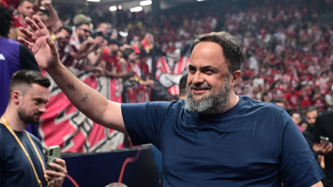 Πιάστηκαν στα χέρια Β. Μαρινάκης και Γ. Δημητριάδης στο Telekom Center - Σκίστηκε η μπλούζα του ιδιοκτήτη της ΠΑΕ