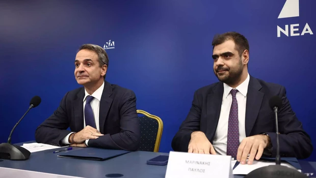 Η κυβέρνηση Μητσοτάκη του «τα πάντα στα χέρια του τραπεζίτη» κατηγορεί πάλι τον Τσίπρα για το 2015