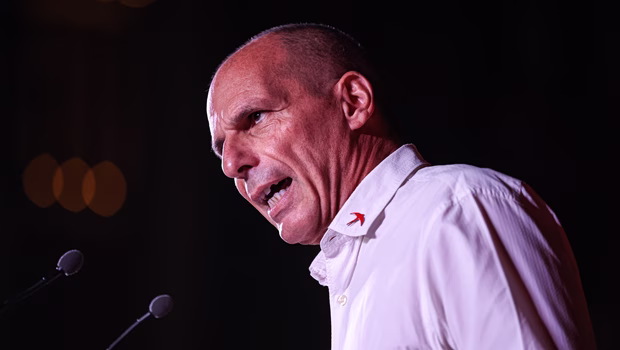 Βαρουφάκης: Αρνήθηκε επίσης τη συμμετοχή του στο ντοκιμαντέρ του ΣΚΑΪ - Ιστορικά γεγονότα πλαστογραφούνται