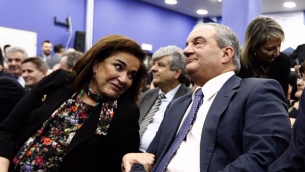 Η επίσκεψη Μπακογιάννη στον Καραμανλή και η οριστική απουσία του πρώην πρωθυπουργού από το Συνέδριο
