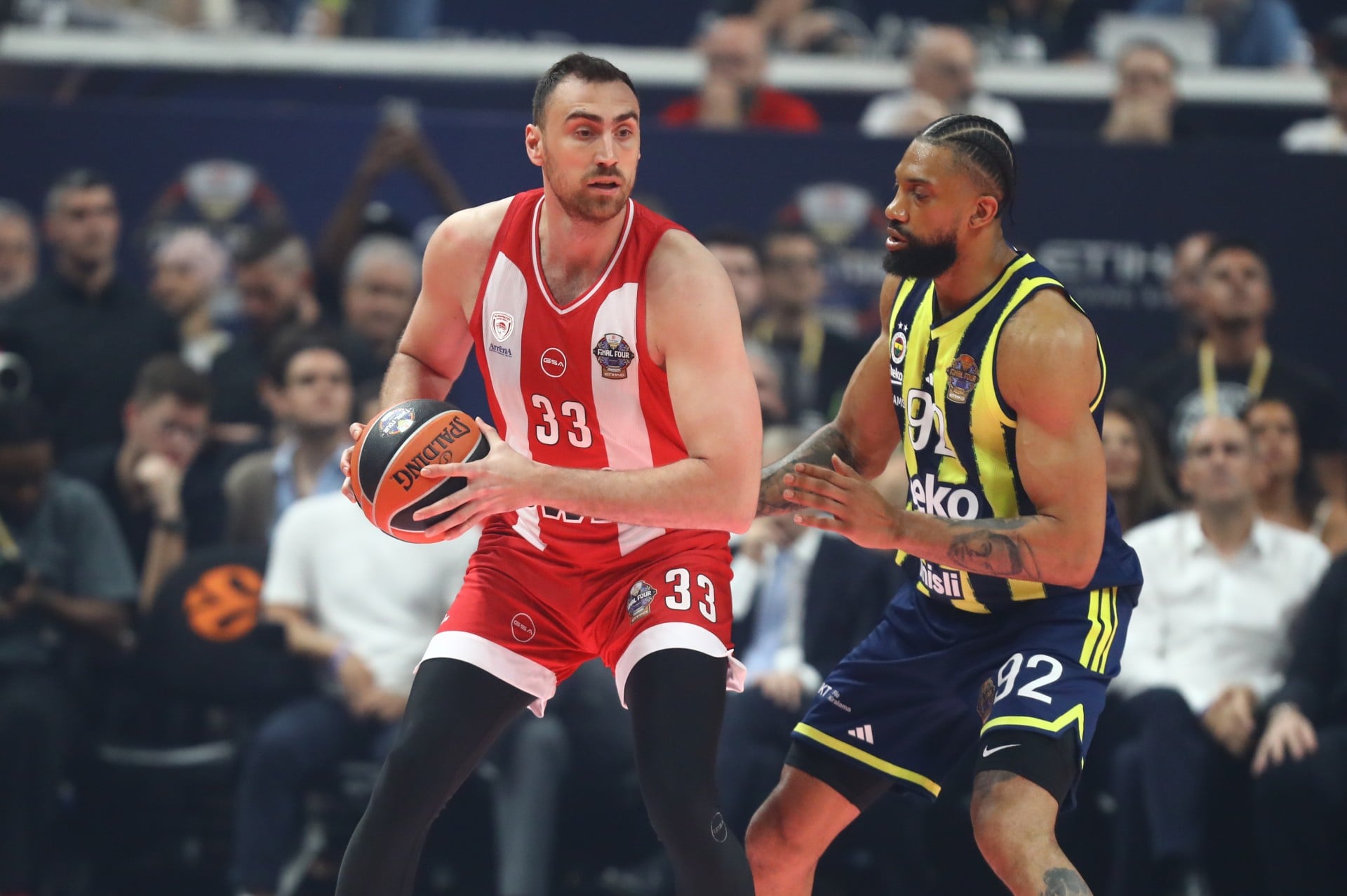 Σε εξέλιξη ο ημιτελικός του Final-4 της Euroleague