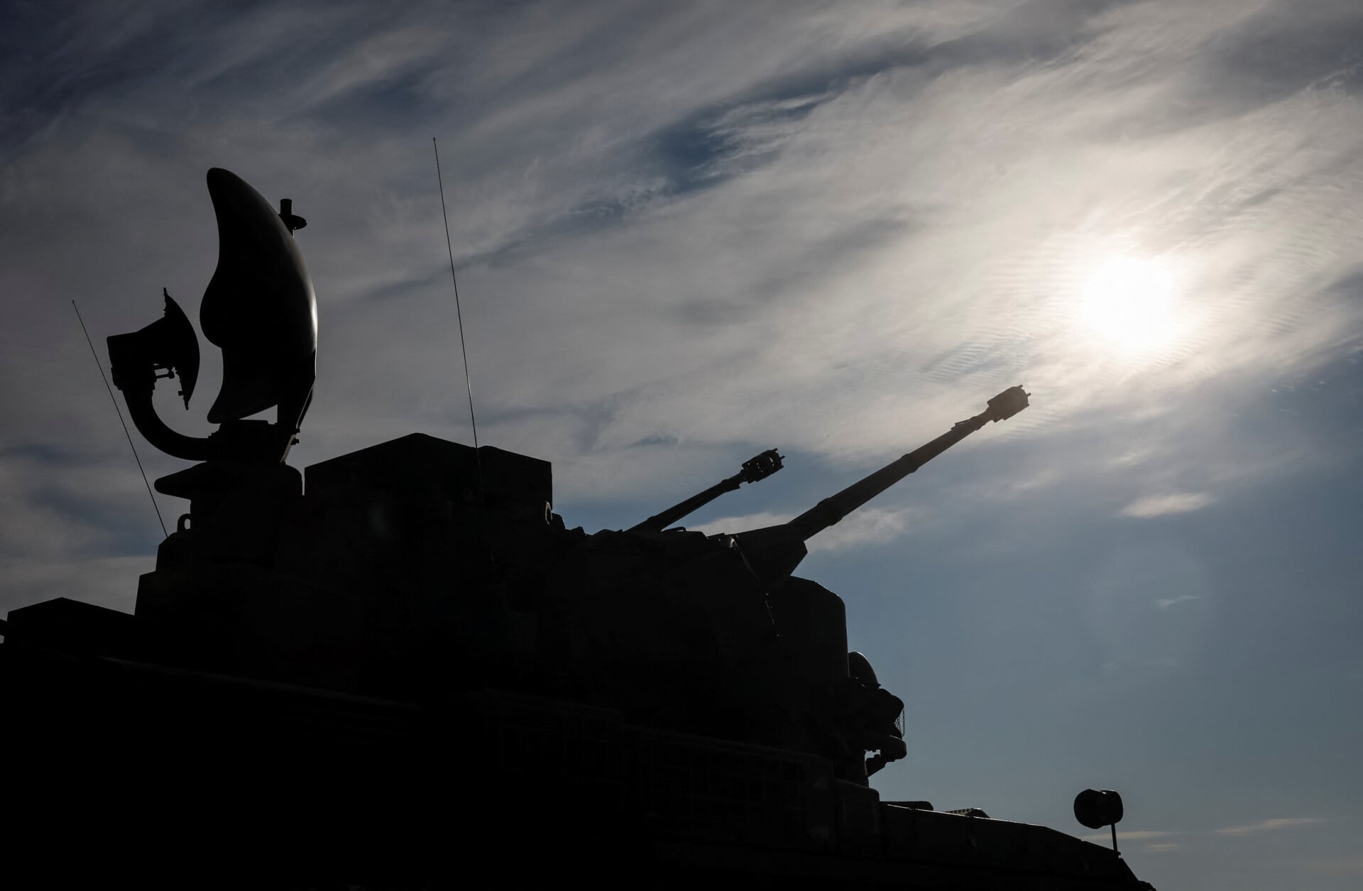 Διυλιστήριο πετρελαίου και σταθμοί άντλησης επλήγησαν από τις ουκρανικές επιθέσεις στην περιοχή της Μόσχας