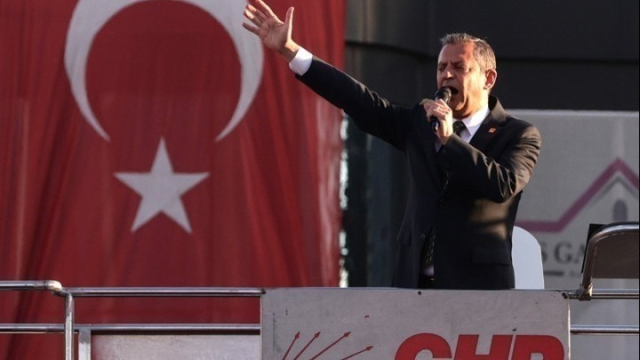 Τουρκία: Χιλιάδες υποστηρικτές του Οζγκούρ Οζέλ συγκεντρώθηκαν στην Άγκυρα