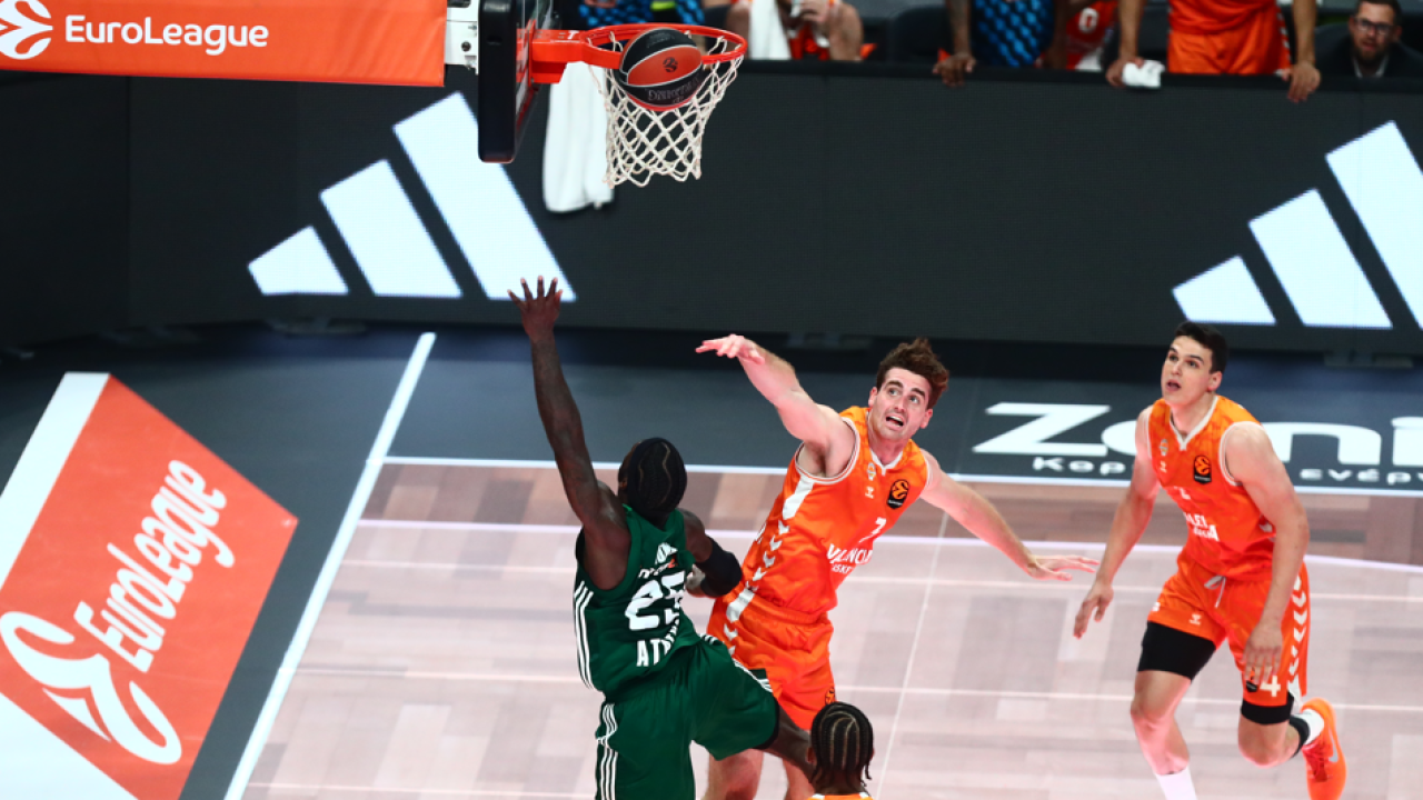 Euroleague: Έμπλεξε ο Παναθηναϊκός, η Βαλένθια νίκησε 86-89 και η σειρά γυρνάει στην Ισπανία