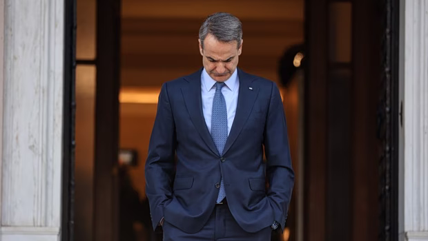 Αντιμέτωπη με τις επιλογές της η κυβέρνηση - «Κόκκινη κάρτα» και από ψηφοφόρους της ΝΔ