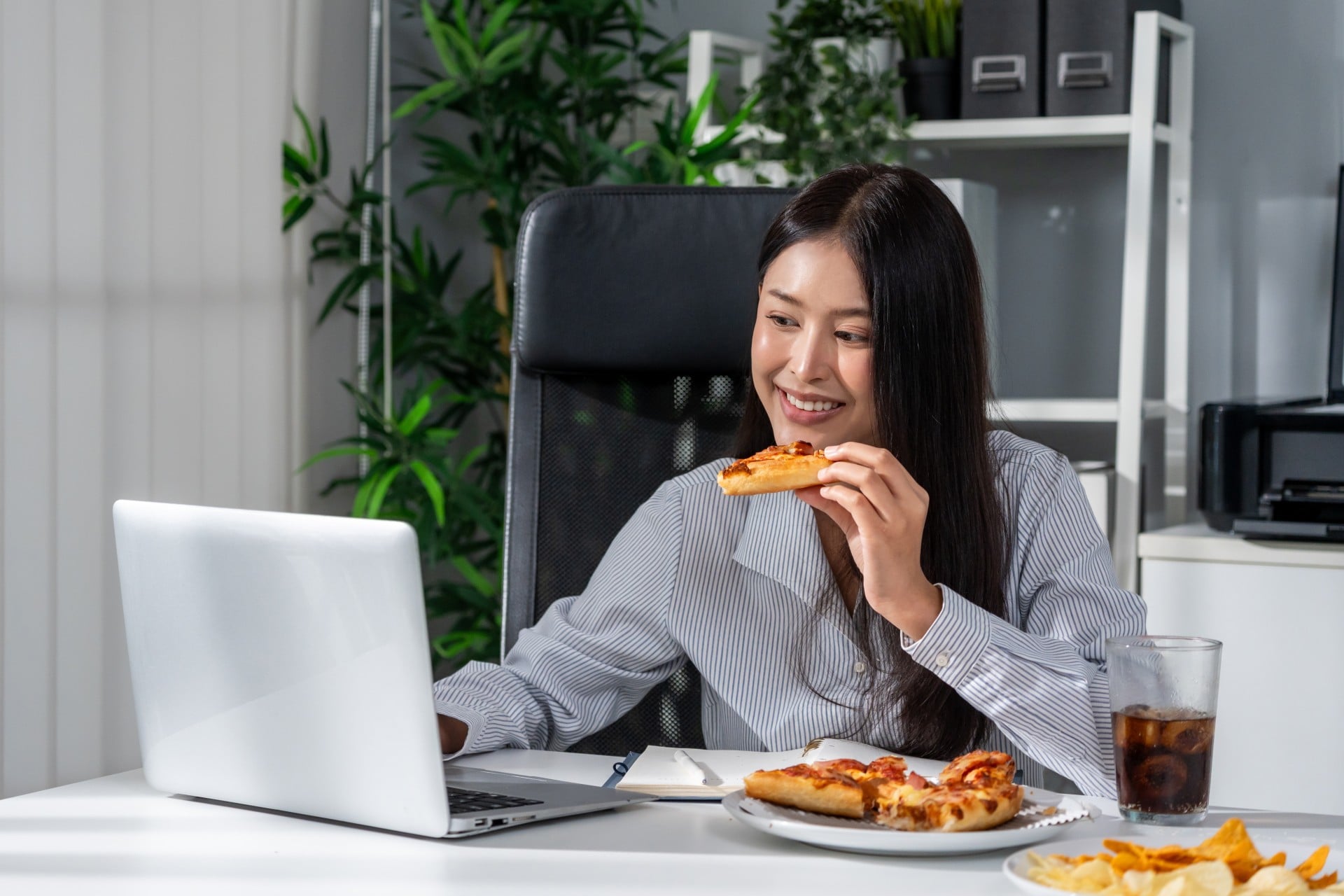Η εκδοχή της «Pentagon Pizza Theory» στην εποχή της Τεχνητής Νοημοσύνης – Πώς η τεχνολογία αυξάνει τις ώρες εργασίας… και ανοίγει την όρεξη