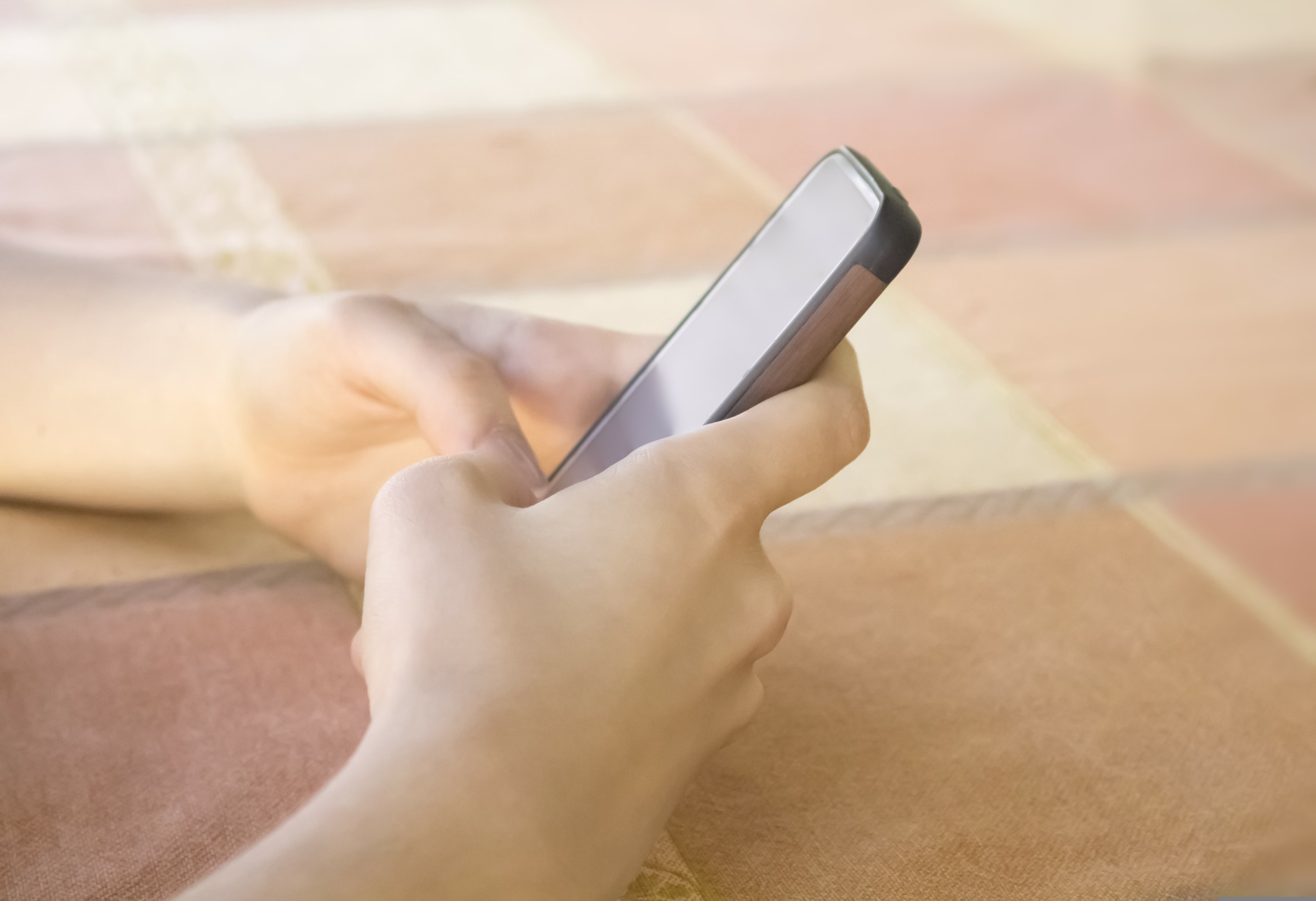ΤΑ ΝΕΑ Παπαστεργίου «μπλόκο» στα social για ανήλικους