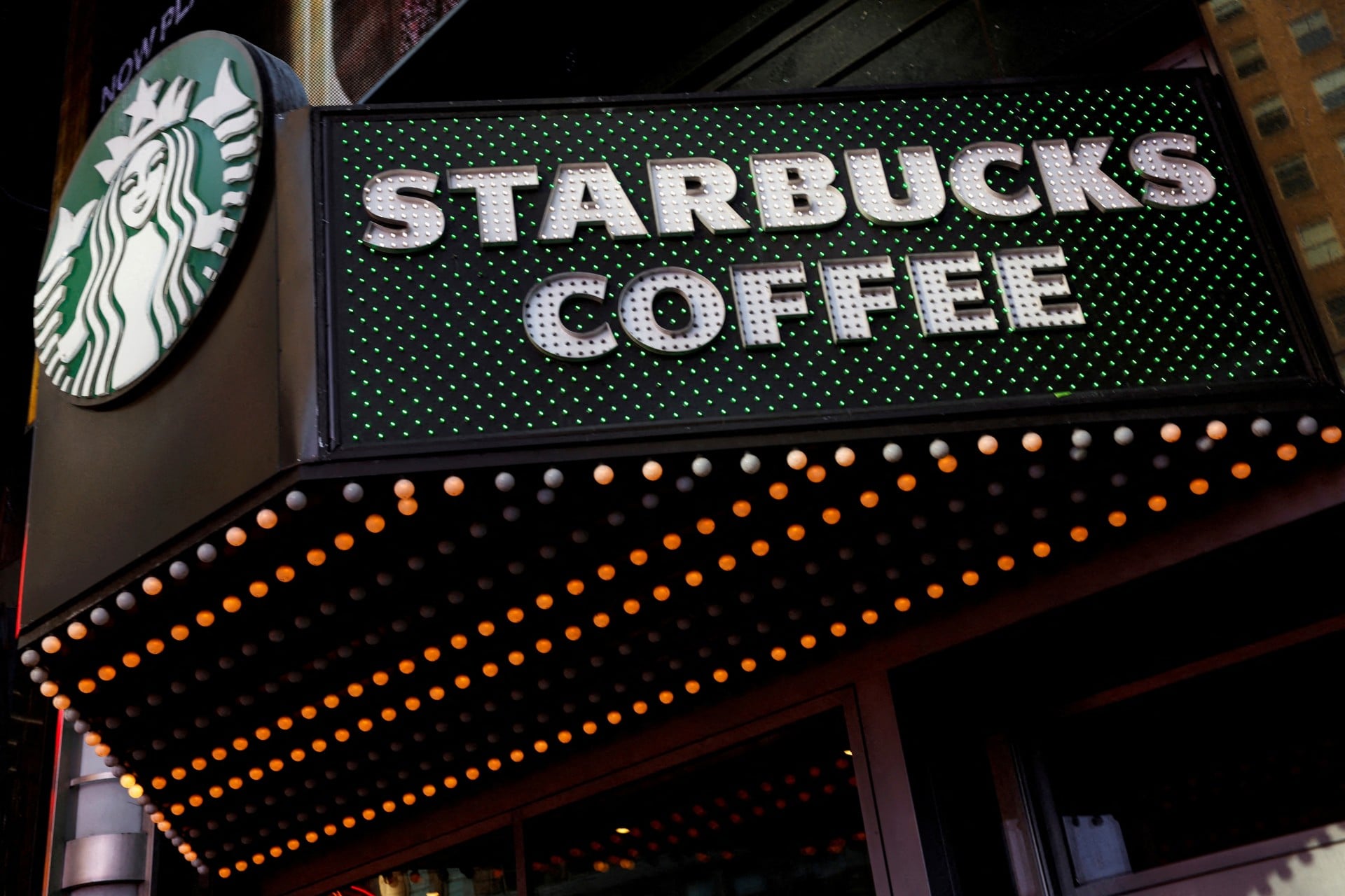 Η Starbucks περικόπτει 300 θέσεις εργασίας σε εταιρείες στις ΗΠΑ και κλείνει ορισμένα περιφερειακά γραφεία