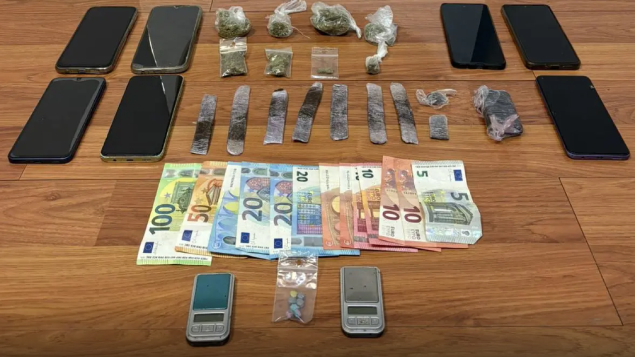 Συμμορία διακινούσε ναρκωτικά στον Λόφο Στρέφη