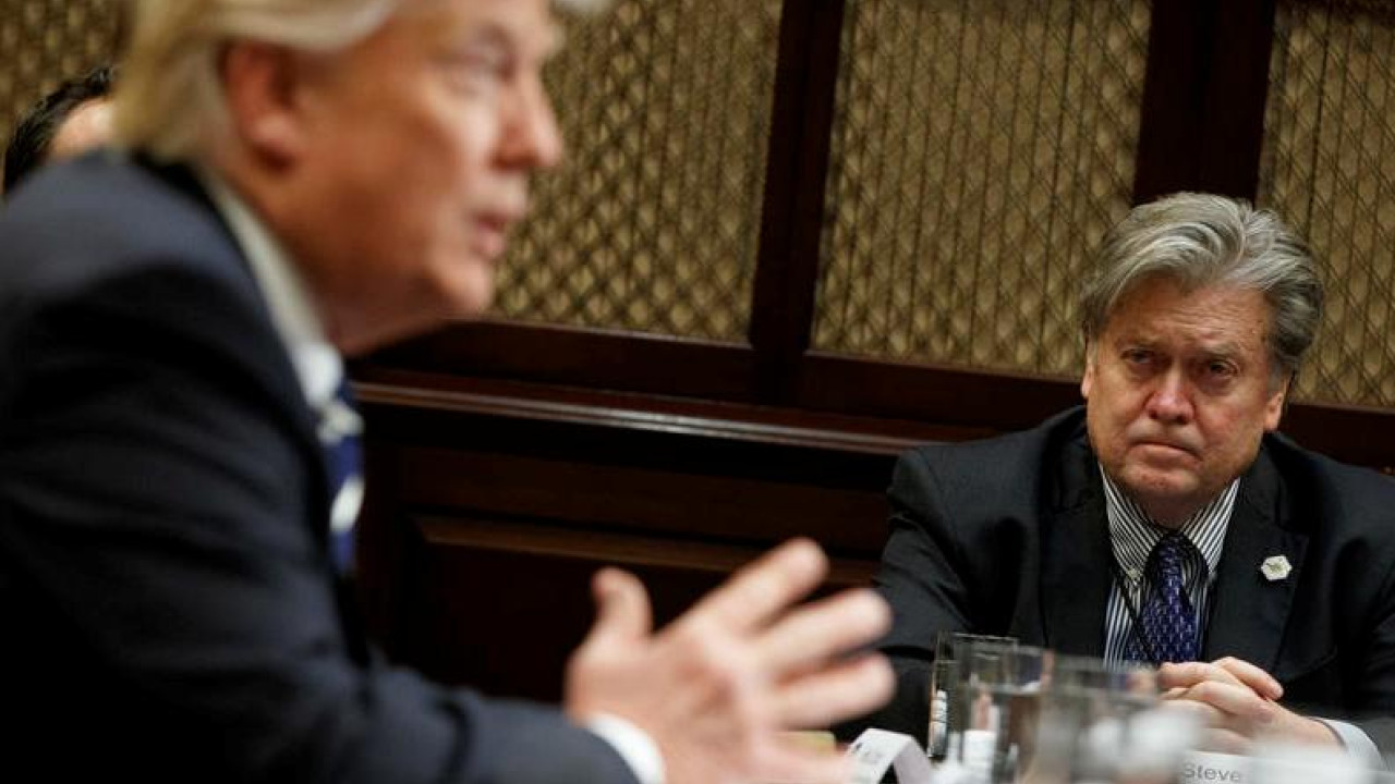 Στιβ Μπάνον: Η CIA και η Μοσάντ «έφαγαν» την Τούλσι Γκάμπαρντ