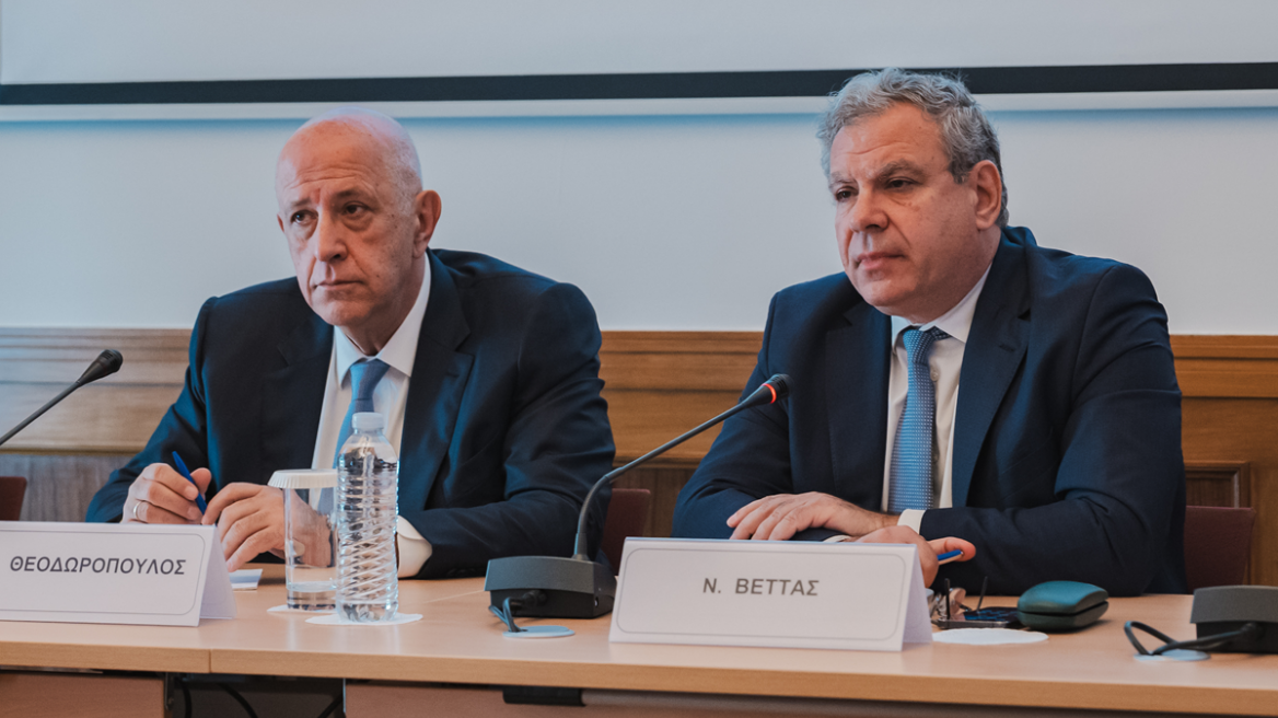 Συγχωνεύσεις και ΑΙ στις προτάσεις ΣΕΒ, ΙΟΒΕ για ανάπτυξη οικονομίας