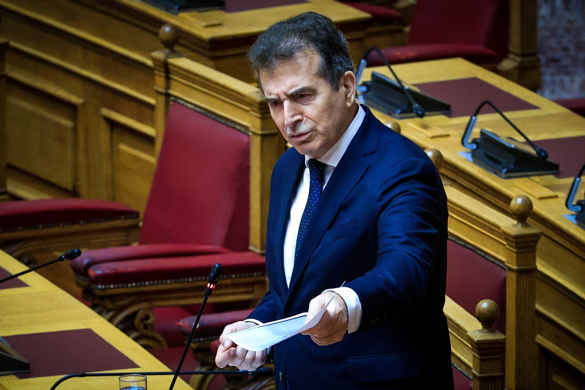 Σχέδια για πλήρη απαγόρευση στους ανηλίκους και υποχρεωτική ασφάλιση