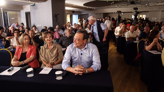 ΣΥΡΙΖΑ: Στήριξη στον Τσίπρα, στον αέρα η συμπόρευση – με το όπλο παρά πόδα οι «αποσυνάγωγοι»