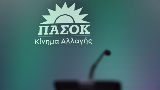 ΠΑΣΟΚ για την παραίτηση του Ευθύμιου Μπακογιάννη: Δεν κλείνει το θέμα, δεν θα το βάλει κάτω από το χαλί