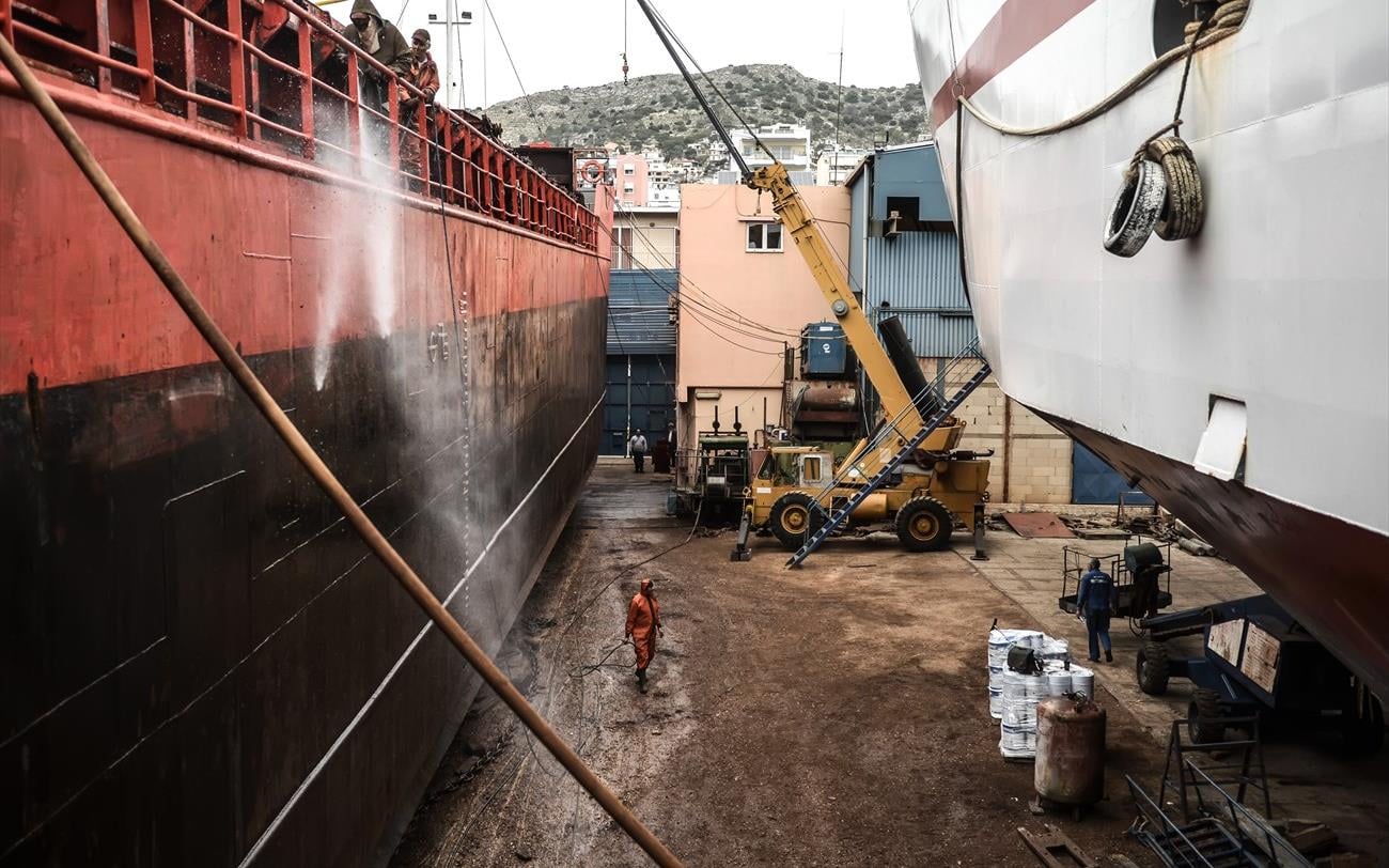 Πέραμα: Τραυματισμός 61χρονου στη διάρκεια εργασιών σε πλοίο