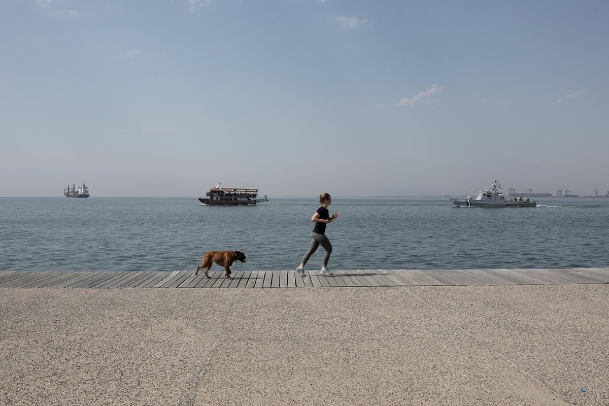 Καιρός: Ηλιοφάνεια με τη θερμοκρασία έως τους 34 βαθμούς