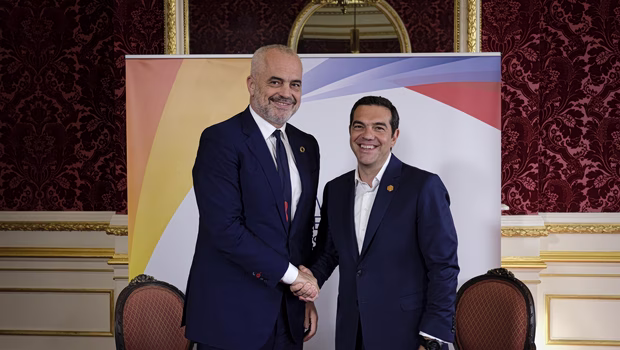 Τσίπρας σε Ράμα: Δεν δέχομαι μαθήματα περί αριστεράς - Πατριωτικό καθήκον η στήριξη της μειονότητας