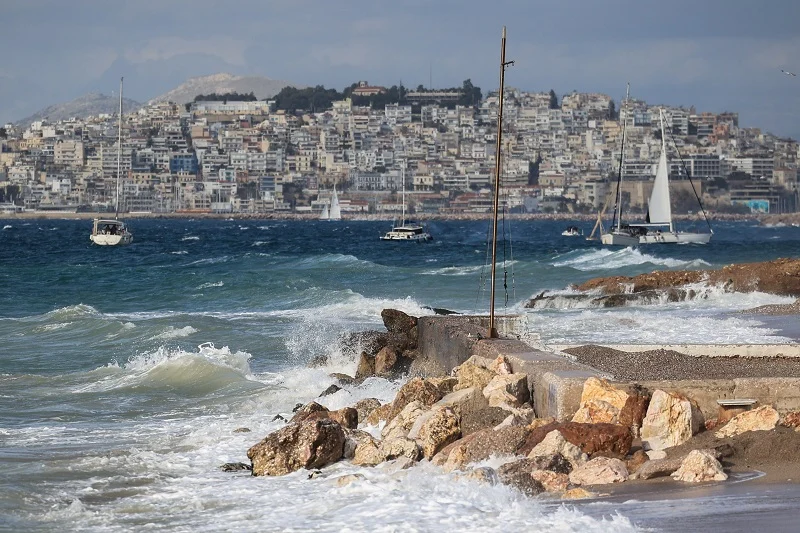 Μελτέμια στο Αιγαίο, ζέστη σε πολλές περιοχές της χώρας – News.gr