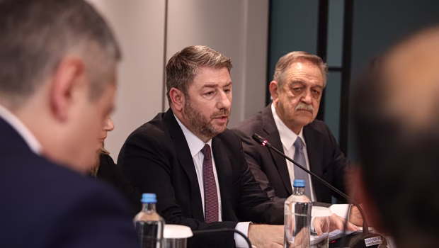 Παίρνει θέση για τα σενάρια συνεργασίας ο Πάρις Κουκουλόπουλος: «Κανένα σοβαρό κόμμα δεν είναι παράκλητος άλλου κόμματος παρά μόνο του λαού και της πατρίδας»