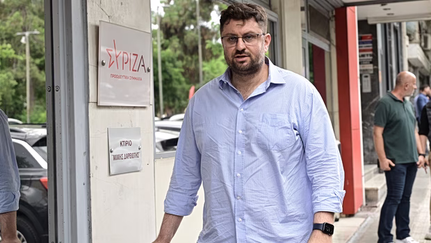 ΣΥΡΙΖΑ: Ο Σωκράτης Φάμελλος ανακοινώνει την αντικατάσταση του Κώστα Ζαχαριάδη