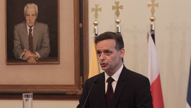 Δούκας κατά Καιρίδη: Ο εκφασισμός της πολιτικής ζωής από τους «άριστους» της κυβέρνησης