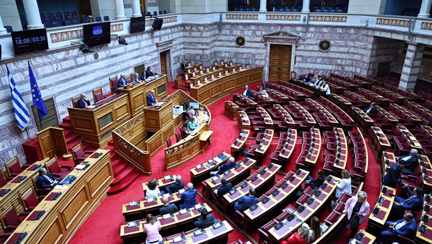 Βουλή: Ξεκίνησε η συζήτηση για την Συνταγματική αναθεώρηση - Υπέρ και των αμιγώς ιδιωτικών πανεπιστημίων η ΝΔ
