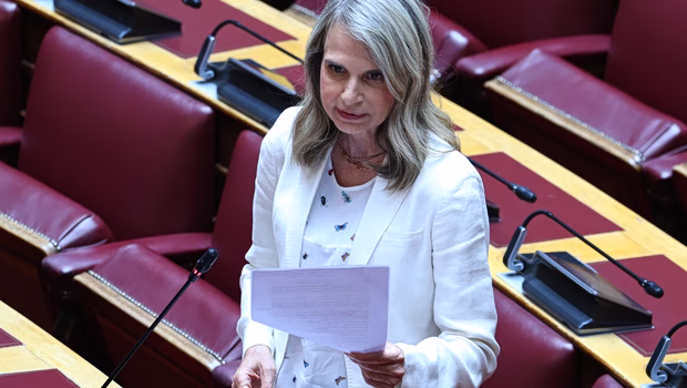 Αποστολάκη: «Αμέτοχος παρατηρητής των εξοντωτικών αυξήσεων στα ασφάλιστρα υγείας η κυβέρνηση»