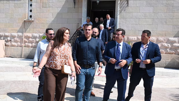 Διώχνει μετανάστη με νόμιμη άδεια διαμονής ο Πλεύρης - Τον κατηγορεί για fake news