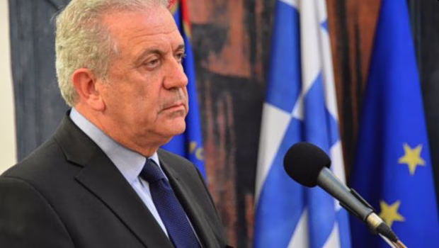 Η ελληνική σκιά του Qatargate: Ο Αβραμόπουλος, τα 75.000 ευρώ και ο έλεγχος για συμμετοχή σε εγκληματική οργάνωση