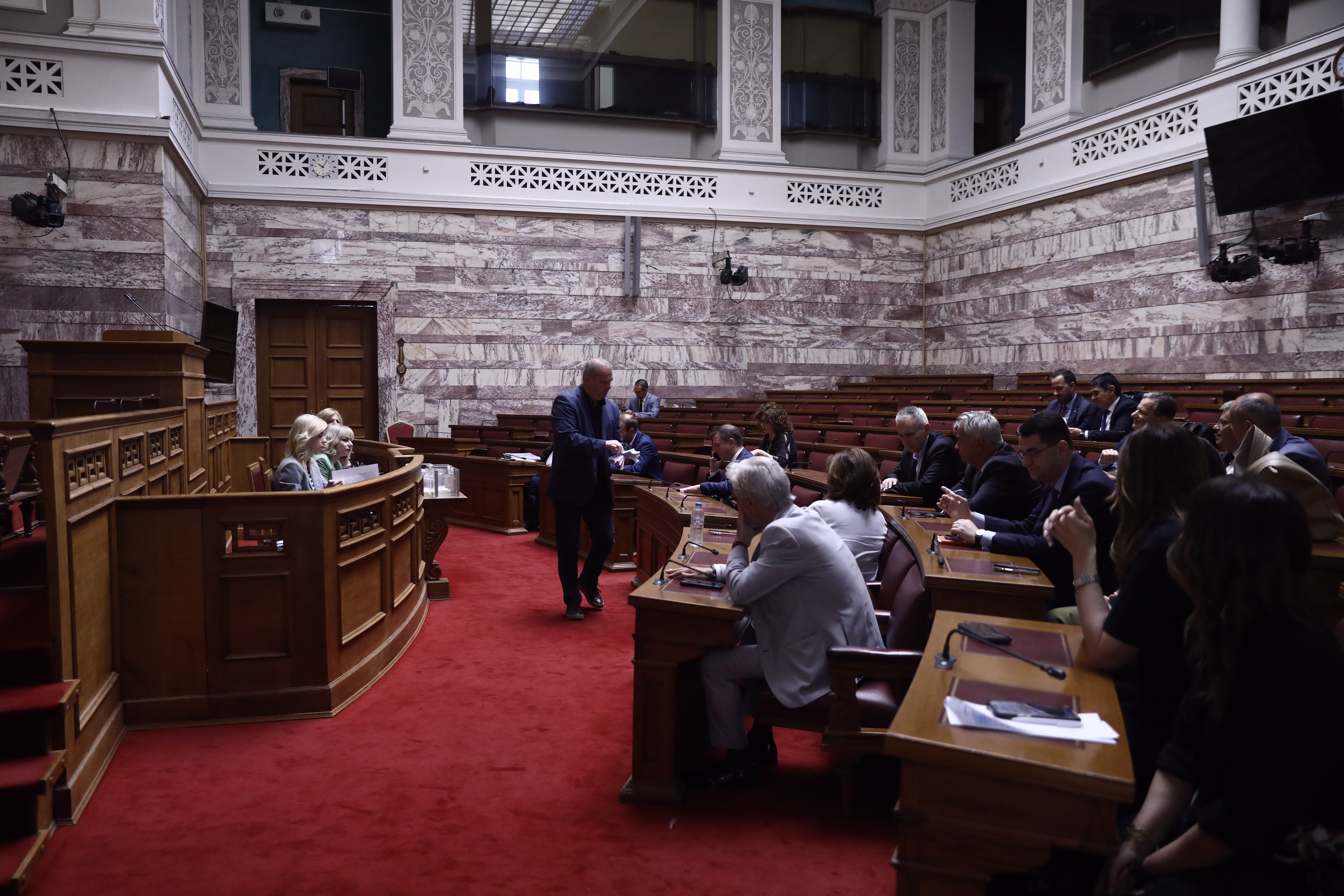 Βουλή: Σε κλίμα αντιπαράθεσης συνεχίζει τις εργασίες της η επιτροπή αναθεώρησης του Συντάγματος