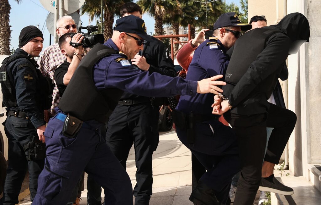 «Ο γιος μου ξεψύχησε εκεί που παίζαμε μπάλα», κατέθεσε στο δικαστήριο ο πατέρας του Θεόφιλου – News.gr